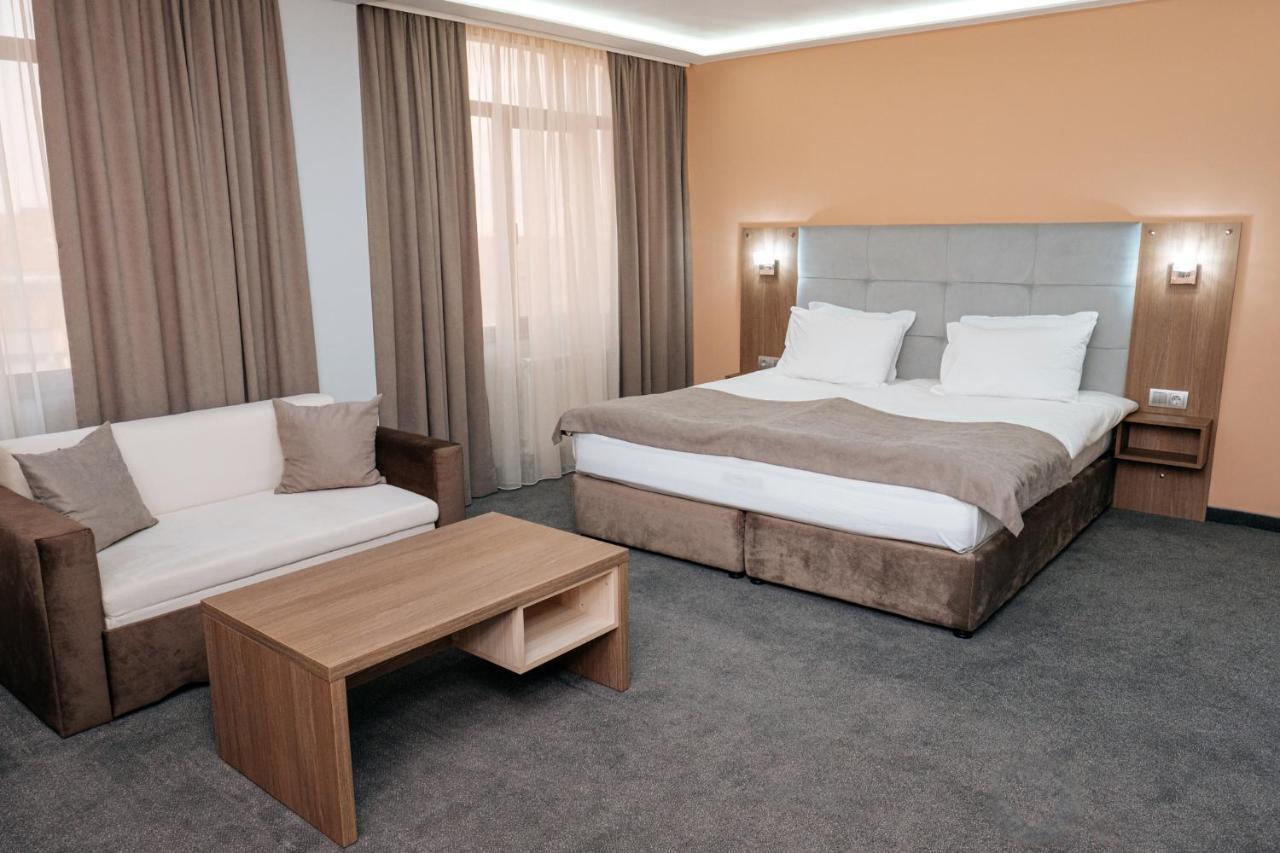Hotel Tundzha - Renovated! Yambol Bagian luar foto
