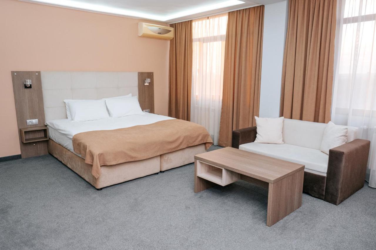Hotel Tundzha - Renovated! Yambol Bagian luar foto