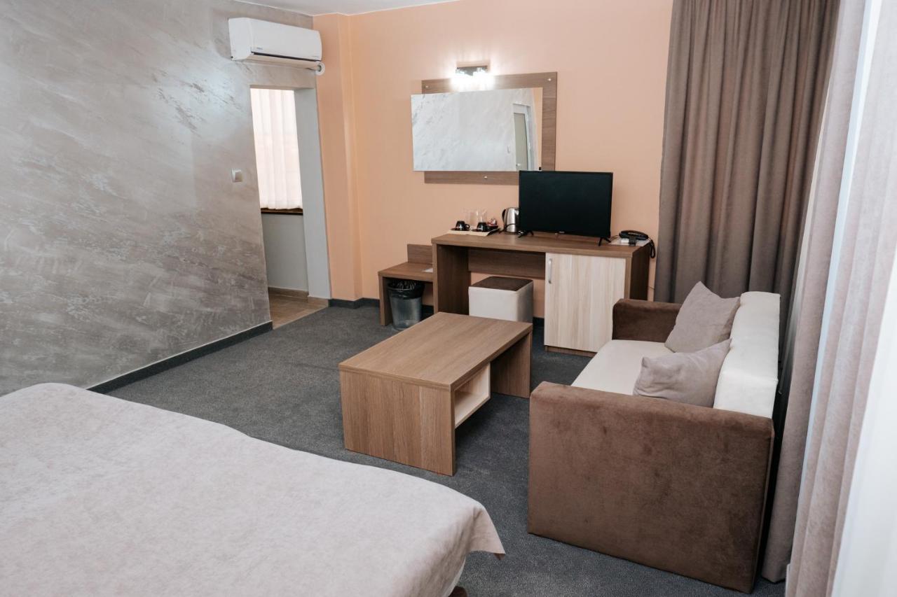 Hotel Tundzha - Renovated! Yambol Bagian luar foto