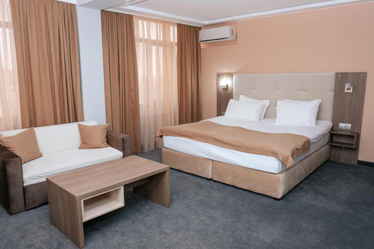 Hotel Tundzha - Renovated! Yambol Bagian luar foto