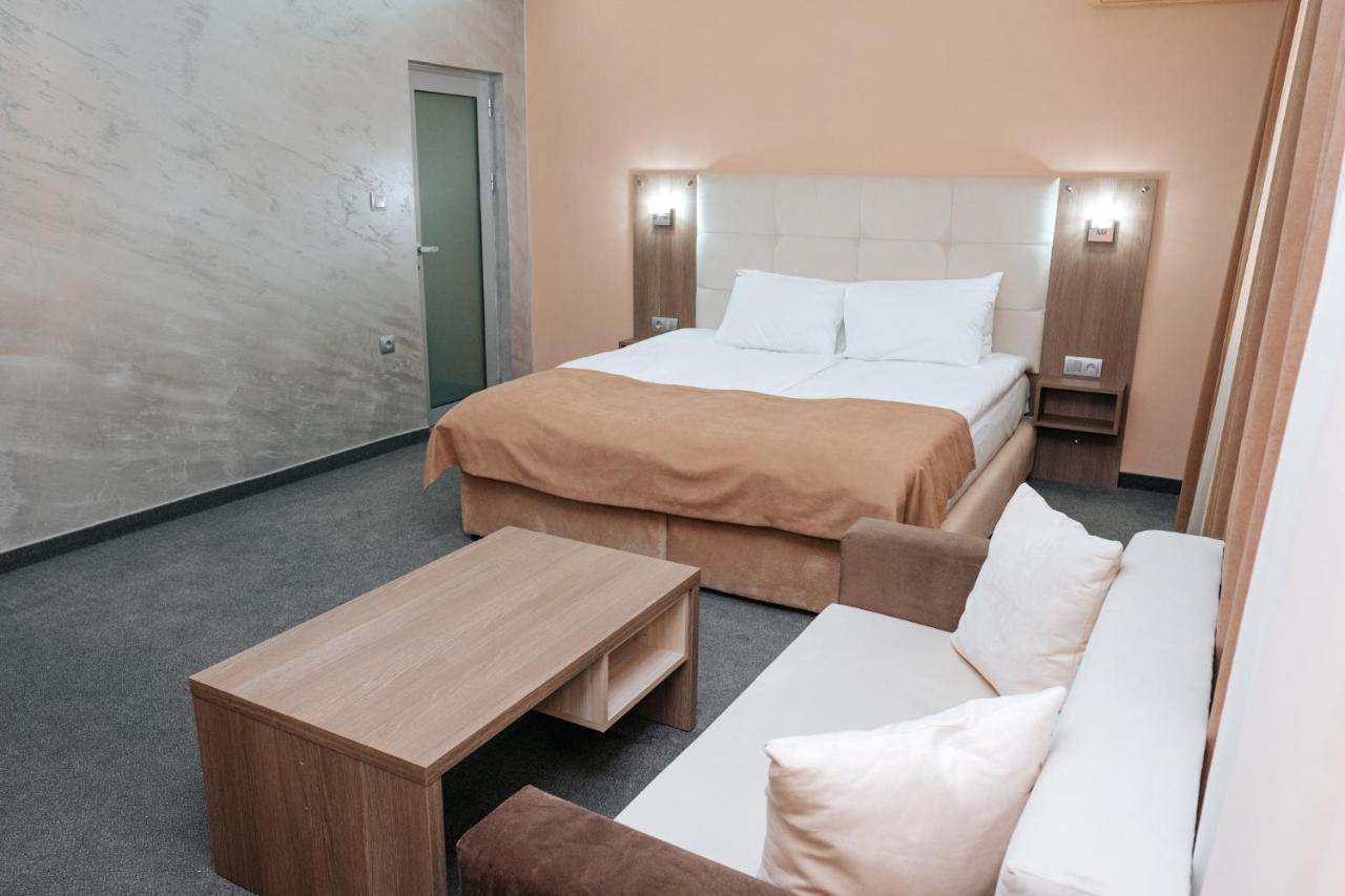 Hotel Tundzha - Renovated! Yambol Bagian luar foto