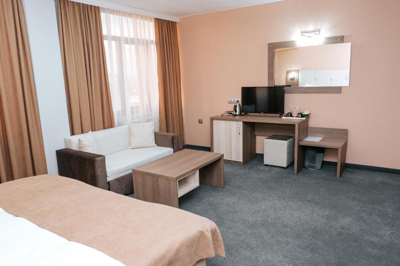 Hotel Tundzha - Renovated! Yambol Bagian luar foto