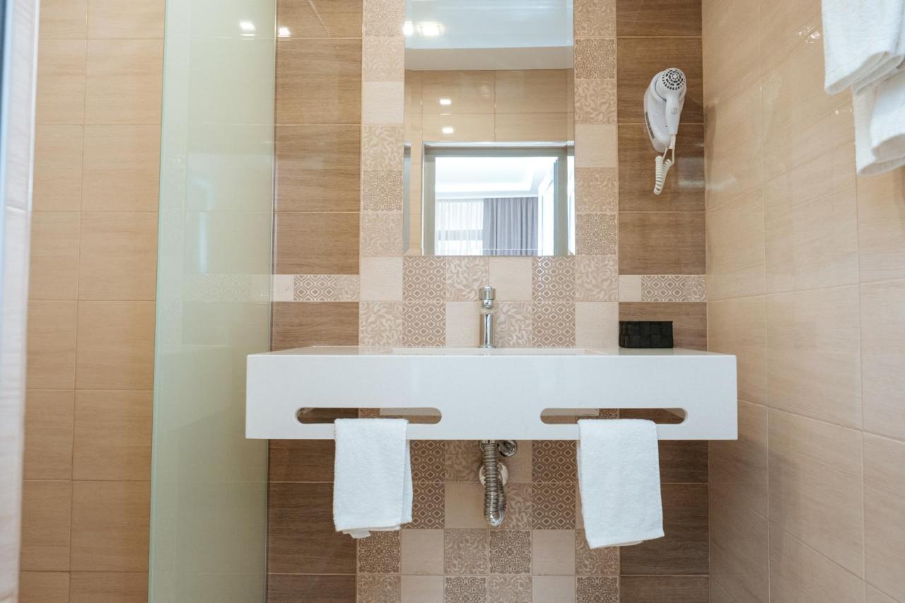 Hotel Tundzha - Renovated! Yambol Bagian luar foto