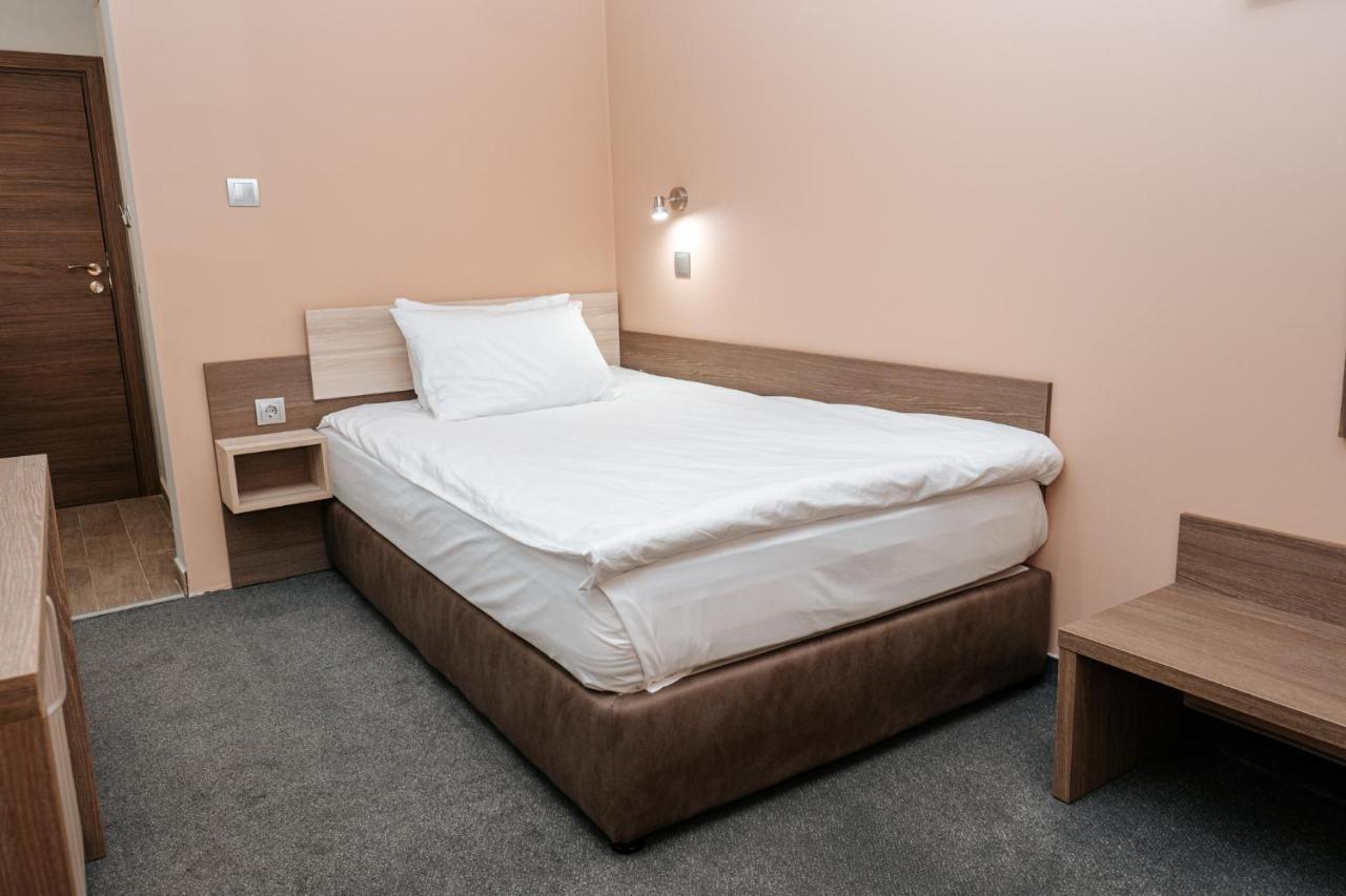 Hotel Tundzha - Renovated! Yambol Bagian luar foto