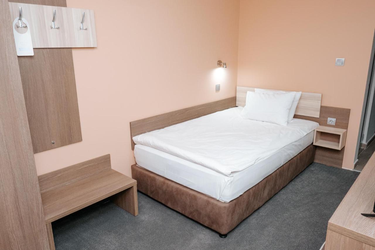 Hotel Tundzha - Renovated! Yambol Bagian luar foto