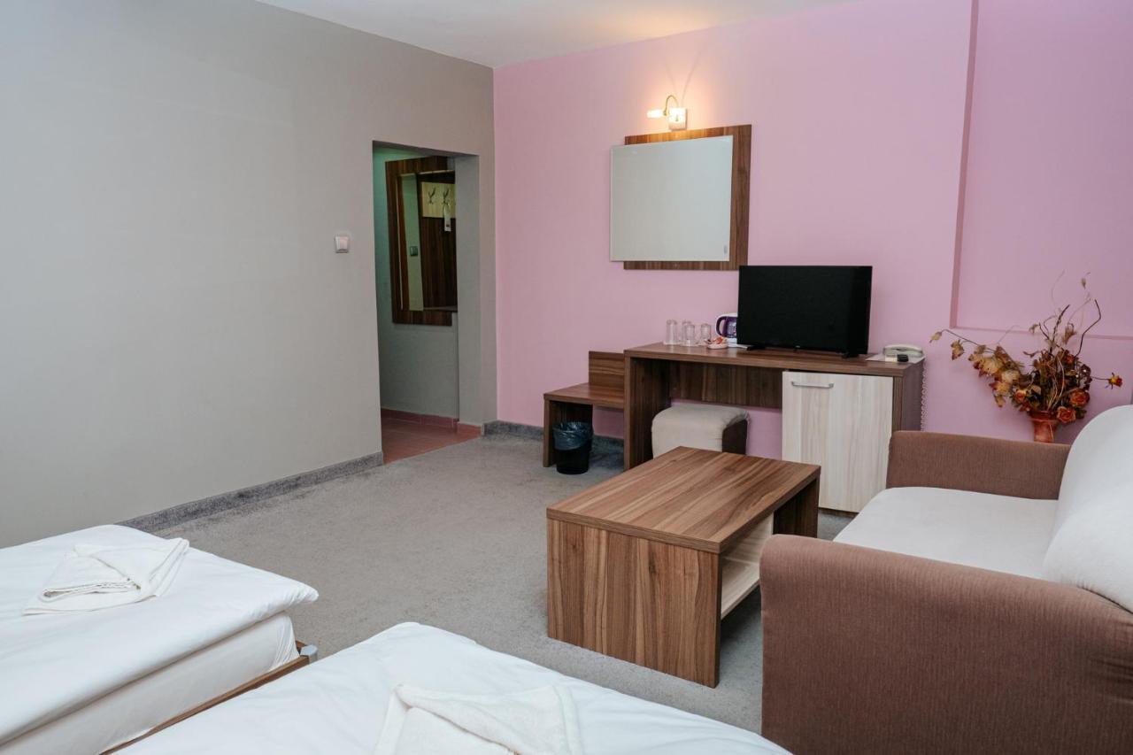 Hotel Tundzha - Renovated! Yambol Bagian luar foto