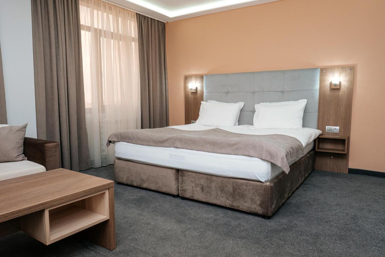 Hotel Tundzha - Renovated! Yambol Bagian luar foto