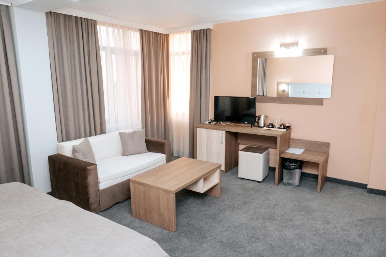 Hotel Tundzha - Renovated! Yambol Bagian luar foto